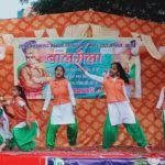 खुर्जा।  आकर्षण का केंद्र बना बाल मेला  मेले में सम्मिलित हुए जज़्बात फिल्म के हीरो विपिन शिशौदिया।