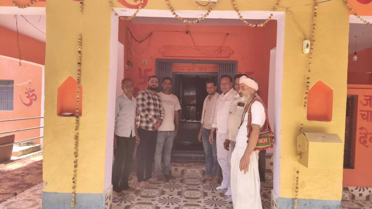 वैरा फिरोजपुर में उमड़ा श्रद्धालुओं का सैलाब, नगर पालिका चेयरमैन ऋषि पाल सिंह ने बांटा प्रसाद