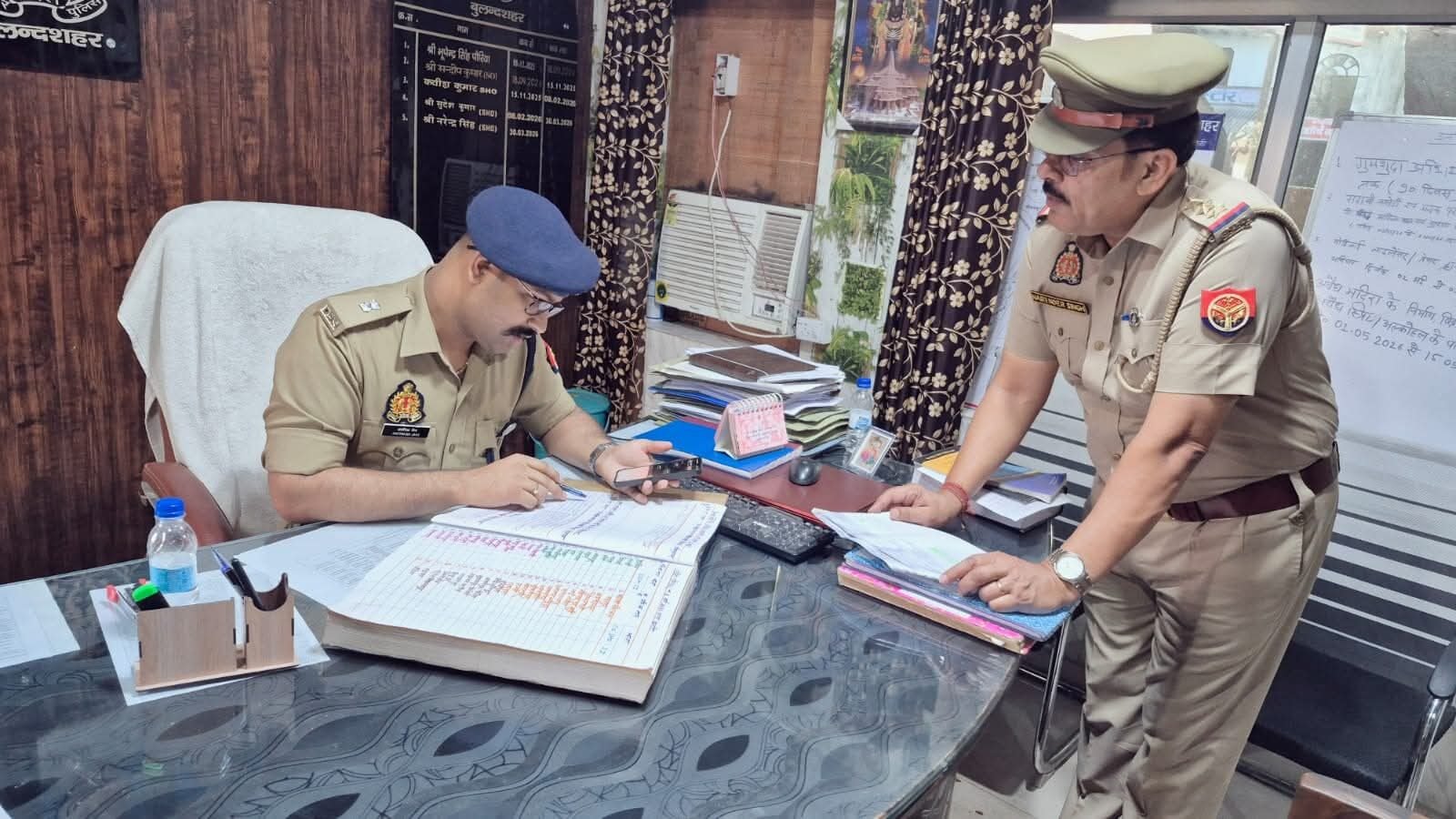 बुलंदशहर: ASP ग्रामीण अंतरिक्ष जैन का छतारी थाने पर औचक निरीक्षण, अपराध नियंत्रण और जनसुनवाई को लेकर दिए सख्त निर्देश