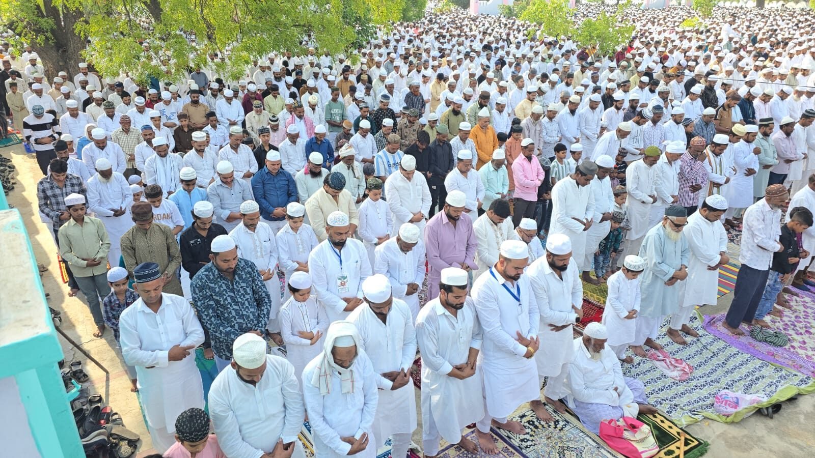 खुर्जा ईदगाह में अदा हुई ईद उल अजहा की नमाज, देश में अमन-चैन और खुशहाली की मांगी दुआ