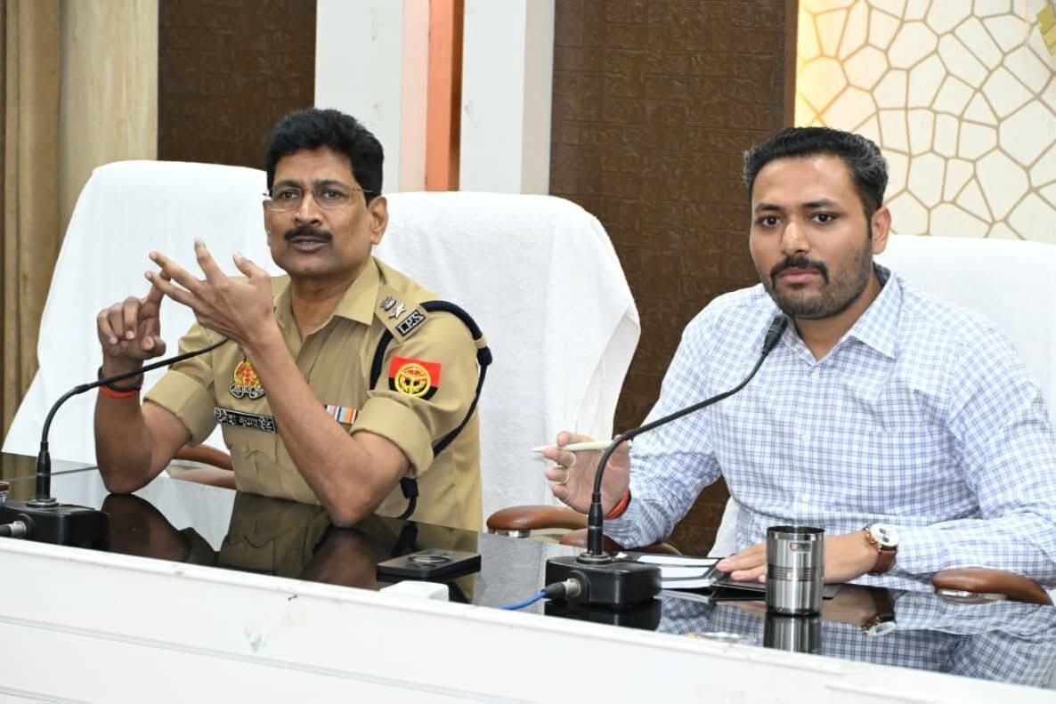 बुलंदशहर में स्मार्ट मीटर को लेकर बड़ी बैठक: DM कुमार हर्ष और SSP दिनेश कुमार ने अफवाहों पर दिया जवाब