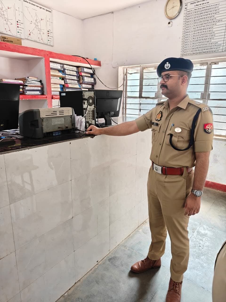 खुर्जा नगर थाने का SP देहात अंतरिक्ष जैन ने किया औचक निरीक्षण