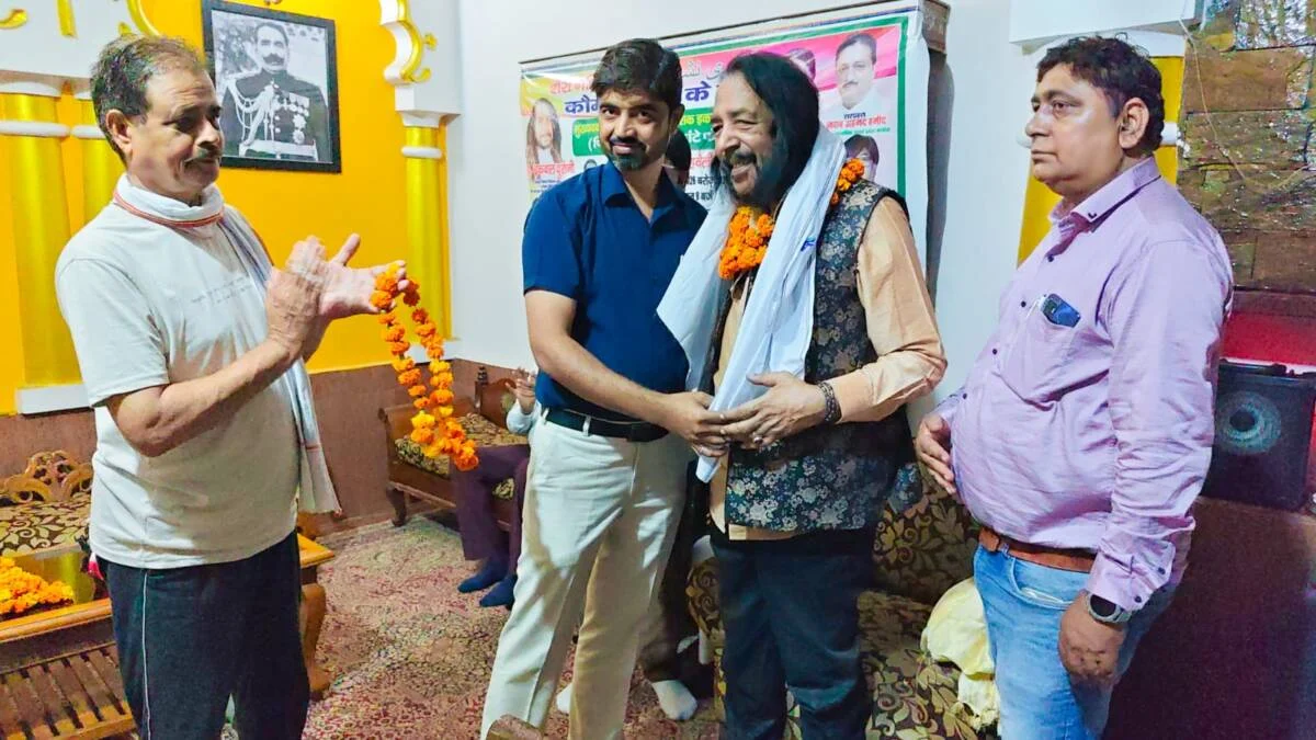 बागपत में कौमी एकता के नाम सजा भव्य मुशायरा, देशभर के मशहूर शायरों ने बांधा समां