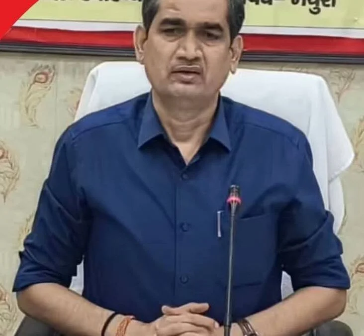 वृंदावन में बंदरों के आतंक से मिलेगी राहत: DM चंद्र प्रकाश सिंह के नेतृत्व में बना ऐतिहासिक एक्शन प्लान