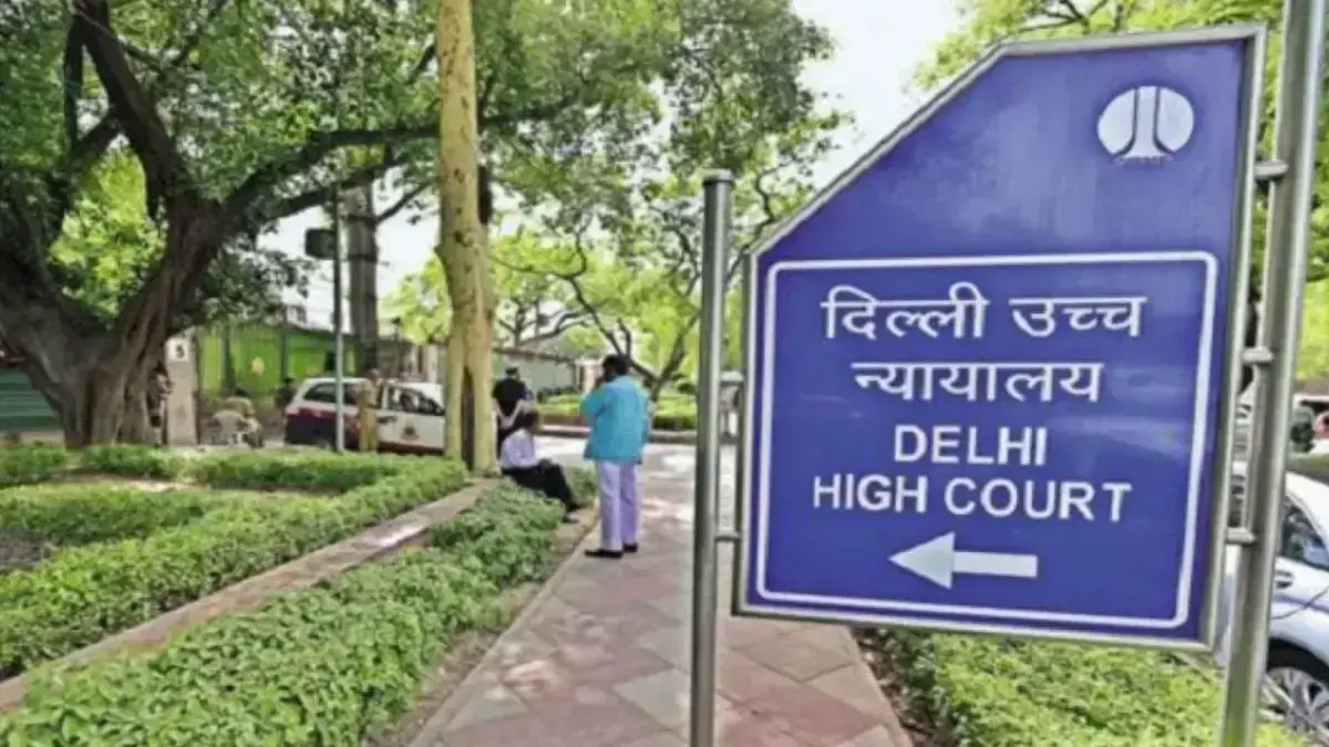दिल्ली हाईकोर्ट ने चलती कार से वर्चुअल सुनवाई में भाग लेने वाले वकील पर 1 लाख का जुर्माना लगाया