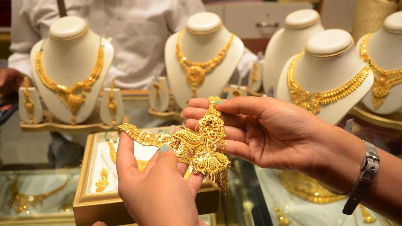दिल्ली में सोने की कीमतों में दो महीने के निचले स्तर से सुधार, 700 रुपये बढ़कर 1.49 लाख प्रति 10 ग्राम