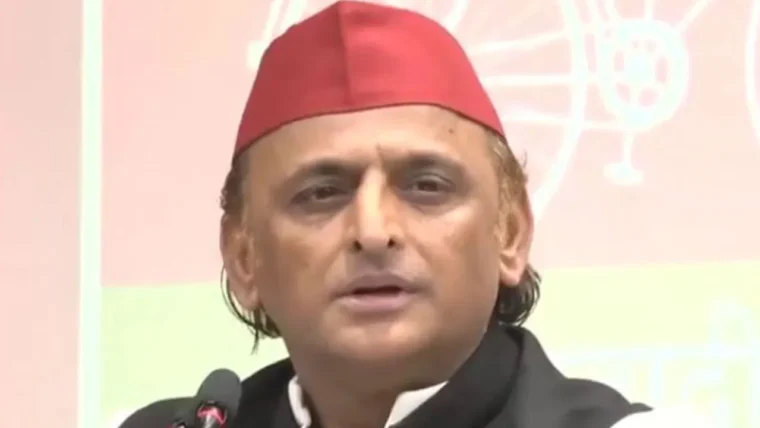 अखिलेश यादव ने कैप्टन स्मित मछार की बहादुरी को किया सलाम, परिवार की भावनाएँ और देश की प्रशंसा