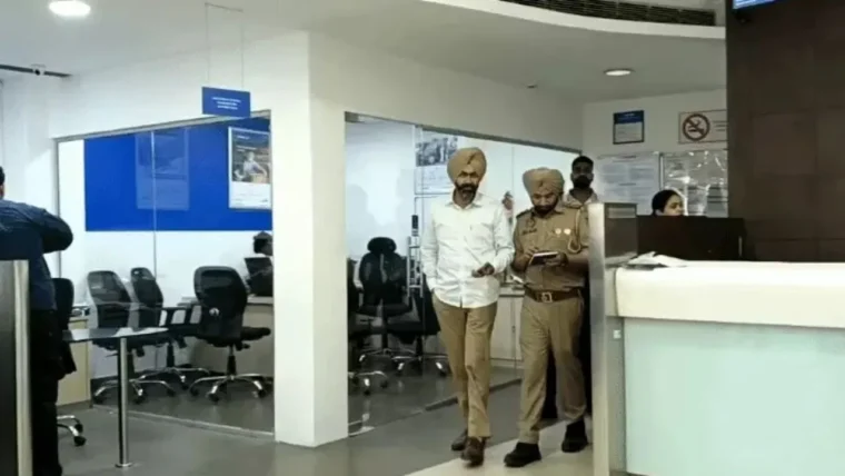 अमृतसर के यस बैंक में पैसों के विवाद में गोलीबारी, लोन मैनेजर घायल
