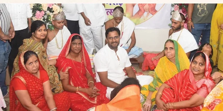 आईआईटी स्नातक गौरव जैन ने 18 लाख की नौकरी छोड़ वैराग्य अपनाया