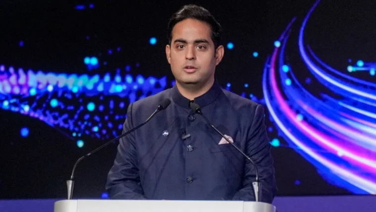 आकाश अंबानी ने जियो को टेक कंपनी घोषित किया, आईपीओ से 30,200 करोड़ रुपये जुटाने का लक्ष्य