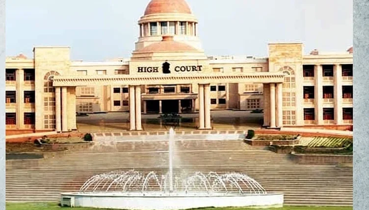 इलाहाबाद हाईकोर्ट ने ध्वनि प्रदूषण रोकने के लिए साइलेंस व आवासीय जोन की अधिसूचना का आदेश दिया