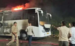 उन्नाव में लखनऊ-कानपुर हाईवे पर एसी बस में अचानक आग, स्कूली बच्चों को बचाया गया