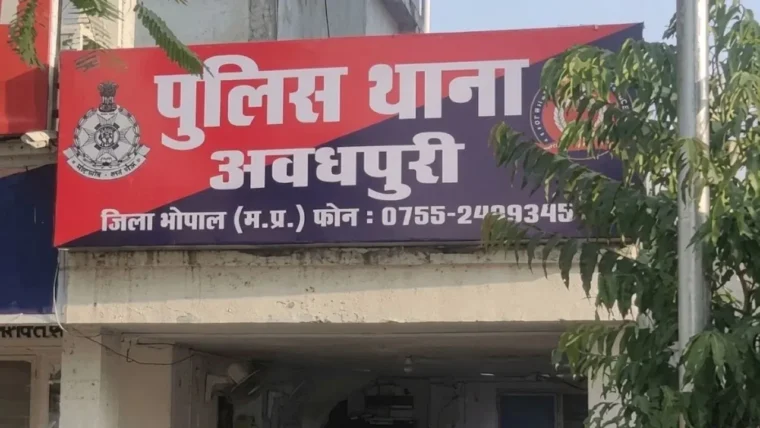 करवाचौथ पर ब्यूटी पार्लर विवाद में पत्नी ने आत्महत्या की, सुसाइड नोट में लिखा "थैंक्यू हसबैंड"