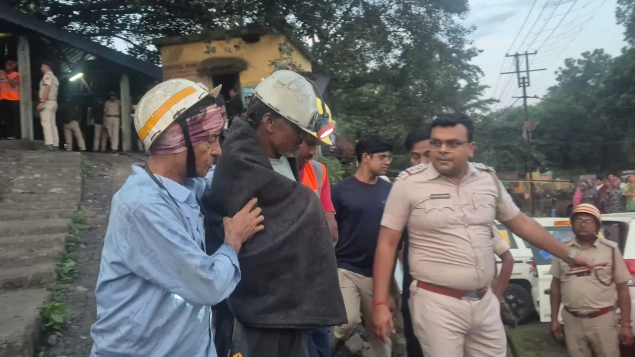 कोयला खदान में फंसी लिफ्ट से 12 मजदूरों को 12 घंटे बाद सुरक्षित रेस्क्यू