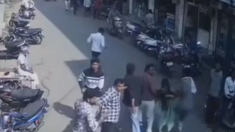 खण्डवा में प्रेम विवाह के बाद परिवार ने युवती को जबरन अपहरण, मारपीट की घटना