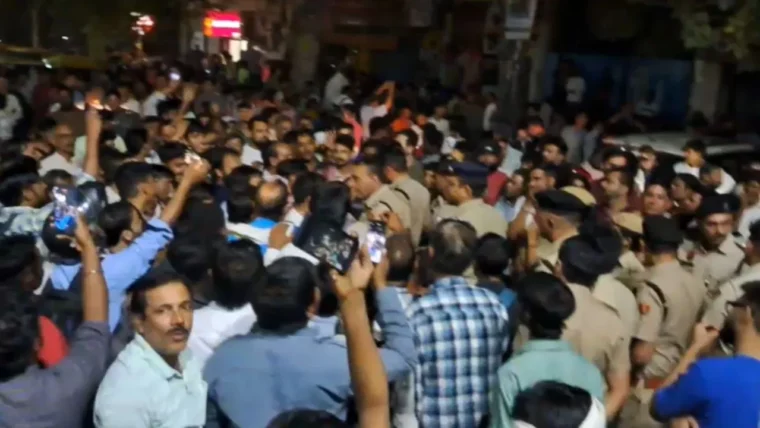 गुरुग्राम में बिजली कटौती पर बवाल: शीतला कॉलोनी में जाम, पुलिस ने लाठीचार्ज, कई घायल