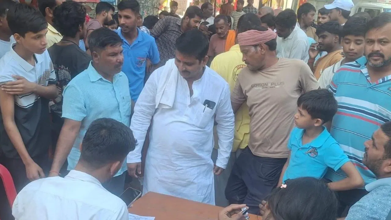 गोरखपुर में कुत्ते के काटे गाय के दूध से चरणामृत, 450 लोगों ने एंटी‑रेबीज वैक्सीन लगवाई