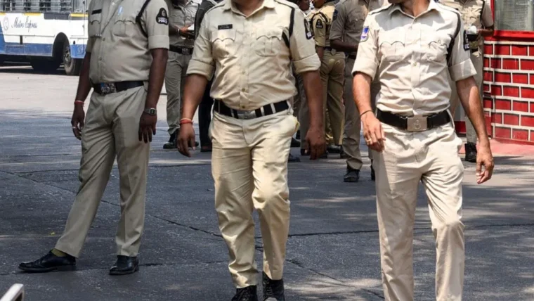 छत्तीसगढ़ बलरामपुर में शादीशुदा महिला और पति ने प्रेमी की हत्या, सिर‑धड़ अलग‑अलग दफन
