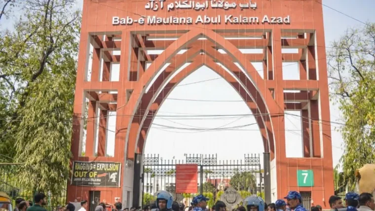 जामिया में मिड‑टर्म परीक्षाएँ ऑनलाइन, छात्र संघ चुनाव की मांग पर प्रशासन ने किया विशेष कदम