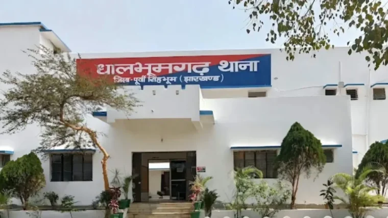 झारखंड में अंधविश्वास के विवाद में भाई ने दो बहनों की कुल्हाड़ी से हत्या, खुद थाने में आत्मसमर्पण