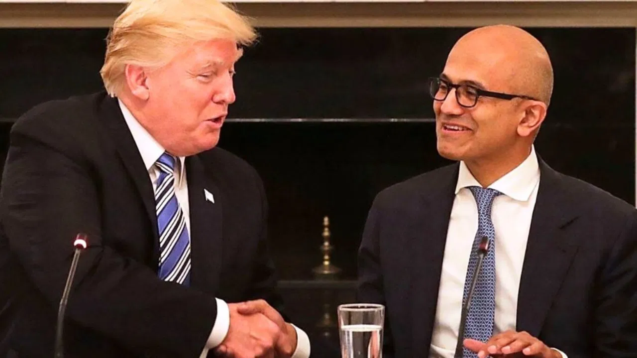 ट्रंप ने सत्या नडेला को राष्ट्रीय मेडल से सम्मानित किया, जबकि वेंस ने Microsoft पर H‑1B कार्रवाई की