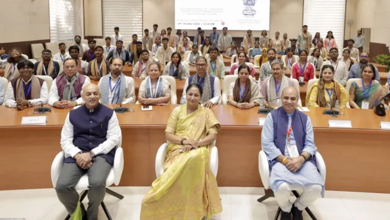 तमिलनाडु के 84 सदस्यीय युवा संगम को दिल्ली की मेट्रो, ई‑बस और ईवी पॉलिसी का न्योता