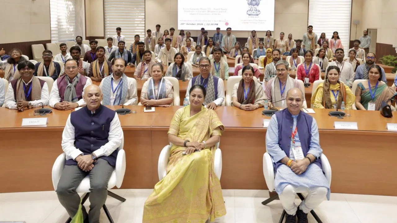 तमिलनाडु के 84 सदस्यीय युवा संगम को दिल्ली की मेट्रो, ई‑बस और ईवी पॉलिसी का न्योता