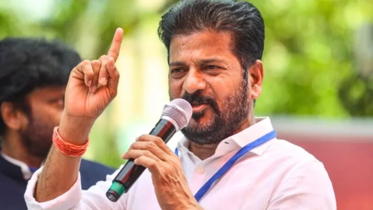 तेलंगाना के सीएम रेवंत रेड्डी ने दिल्ली में राहुल-प्रियंका की हिरासत पर केंद्र सरकार को निशाना बनाया
