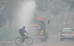 दिल्ली की हवा फिर बिगड़ी, AQI 244 तक पहुंचा; GRAP‑1 लागू, पाबंदियों में वृद्धि