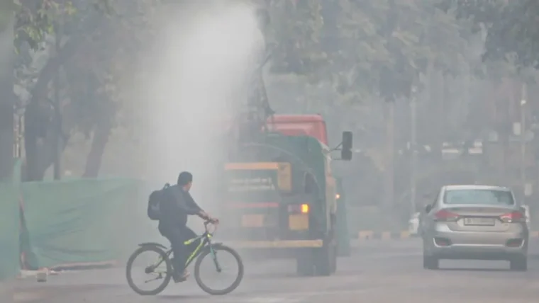 दिल्ली की हवा फिर बिगड़ी, AQI 244 तक पहुंचा; GRAP‑1 लागू, पाबंदियों में वृद्धि