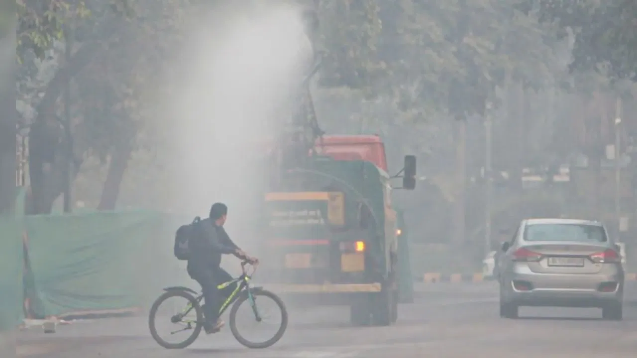 दिल्ली की हवा फिर बिगड़ी, AQI 244 तक पहुंचा; GRAP‑1 लागू, पाबंदियों में वृद्धि