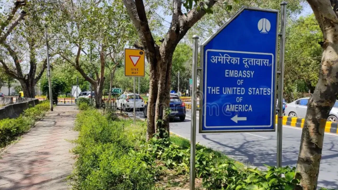 दिल्ली के महिपालपुर में नशे में धुत अमेरिकी महिला को अस्पताल में भर्ती, US दूतावास ने संभाली देखरेख