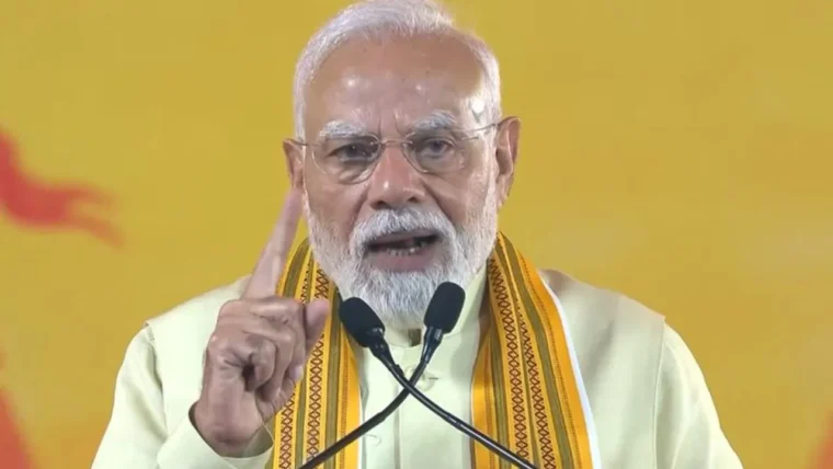 दिल्ली दशहरा समारोह में पीएम मोदी ने कहा: समाज को बांटने वाले ही देश के दुश्मन