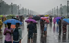 दिल्ली में आंधी-बारिश, यूपी‑बिहार से हिमाचल तक 20 राज्यों में बिगड़ा मौसम