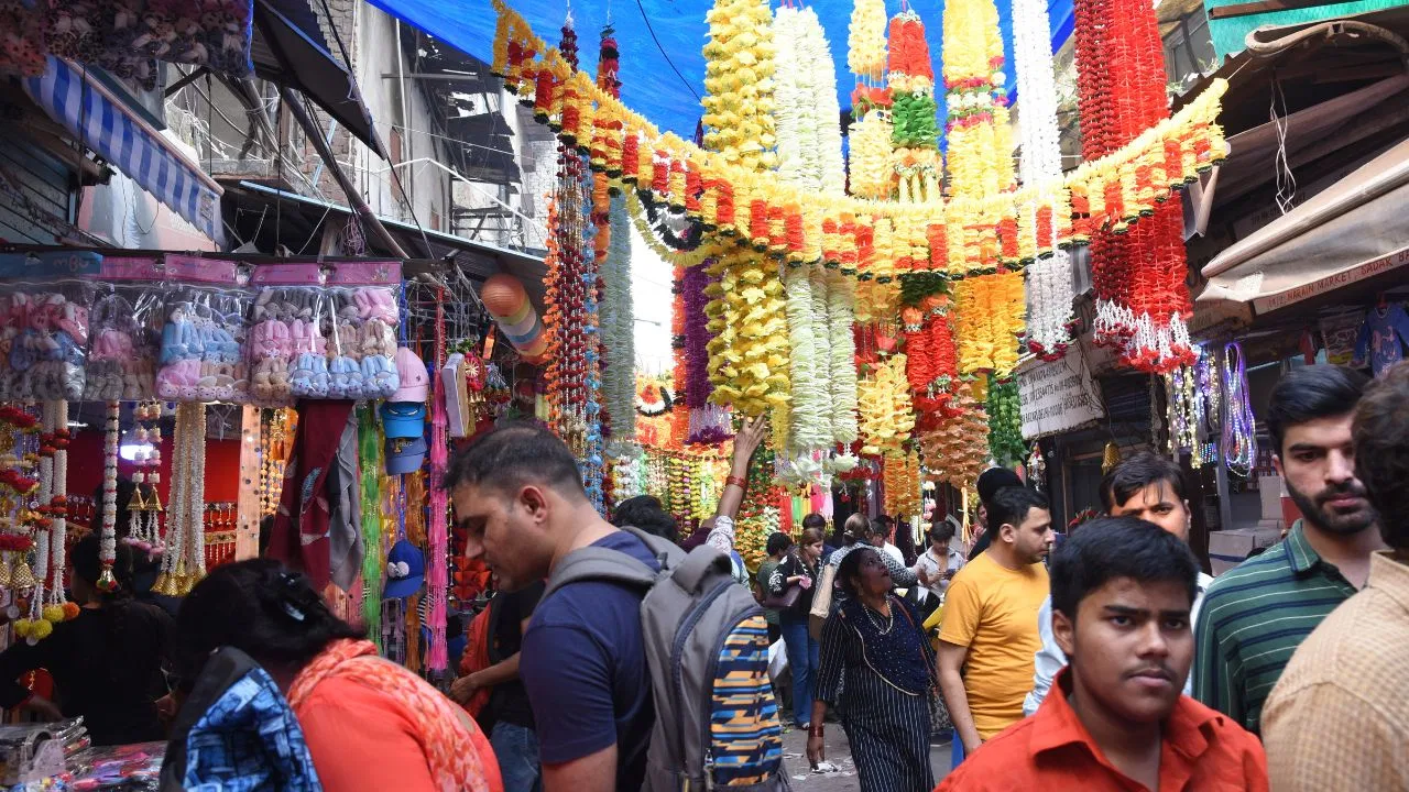 दिल्ली में त्योहारी‑शादी सीजन में प्रदर्शनों से रोज़ाना ₹250 करोड़ के व्यापार पर पड़ सकता है असर