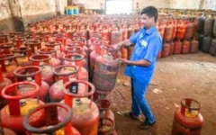 दिल्ली में LPG डीलर्स का प्रदर्शन, मांगों पर अनिश्चितकालीन हड़ताल की चेतावनी