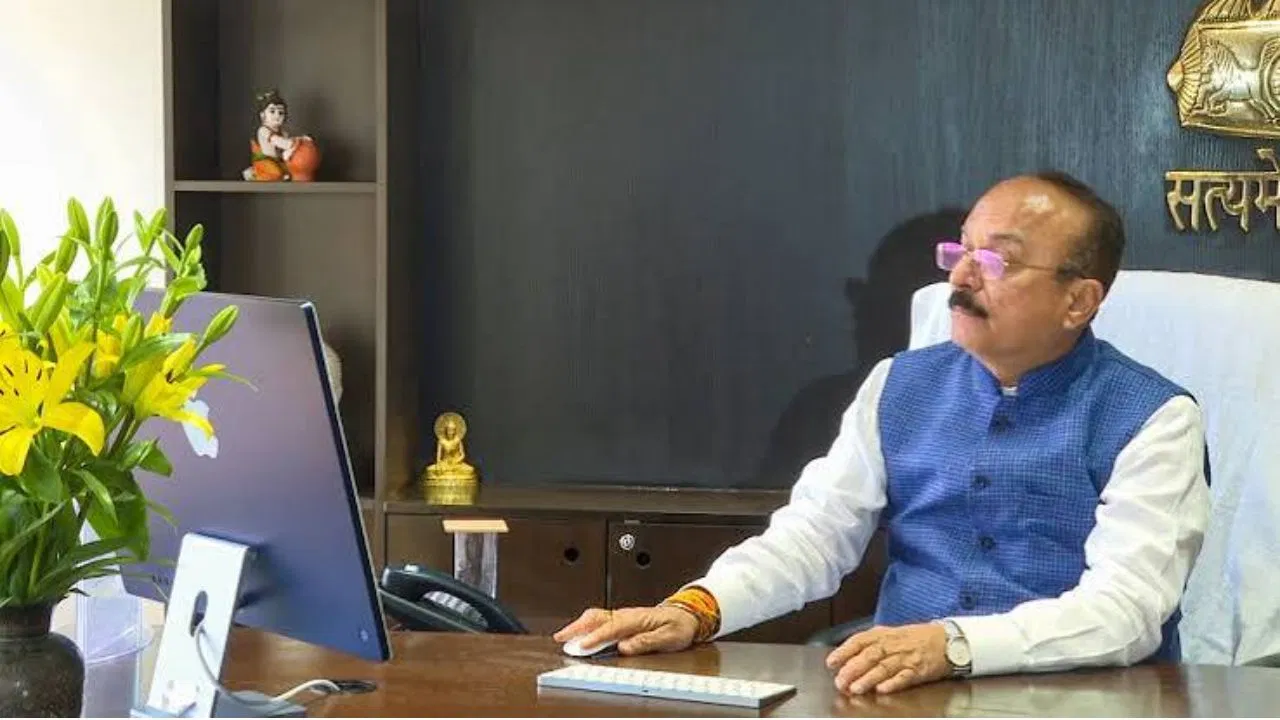 दिल्ली शिक्षा मंत्री आशीष सूद ने किताब घोटाले के आरोपों पर AAP को तीखा जवाब, पिछली सरकार के घोटालों की जांच का ऐलान