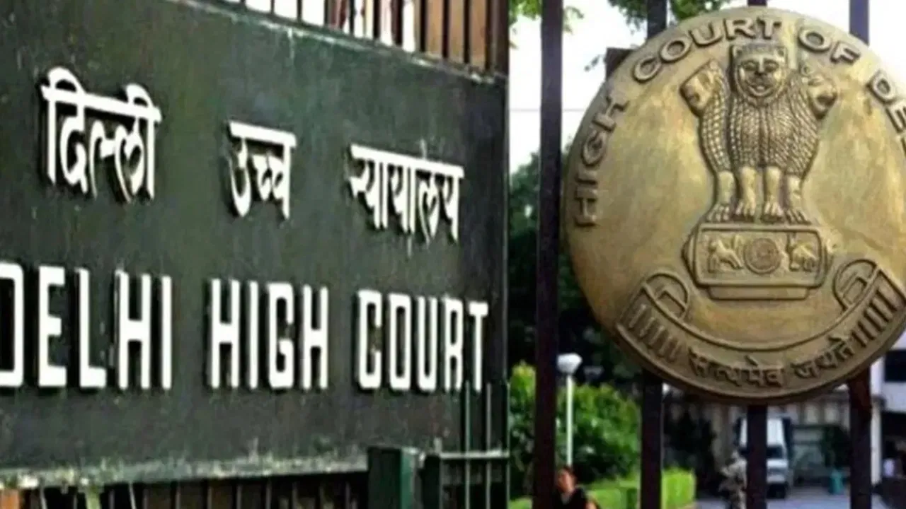 दिल्ली हाई कोर्ट ने पत्रकारों के SC/ST एक्ट FIR पर नोटिस जारी, जांच पर रोक नहीं
