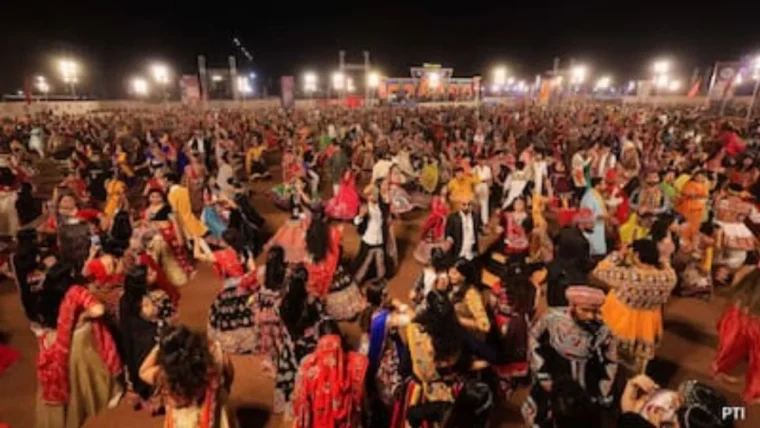 नवरात्रि में गरबा के साथ बढ़ी निजी जासूसी की मांग: मुंबई में माता‑पिता और जोड़े क्यों कर रहे हैं एजेंसी को बुलावा