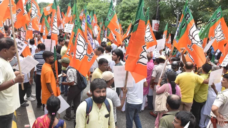 पटना में अराजकता हटाओ पदयात्रा: भाजपा ने लोकतंत्र बचाने का किया आह्वान