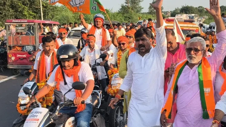 बहराइच में वड़नगर-वाराणसी सेवा संकल्प यात्रा का भव्य स्वागत, सुहेलदेव स्मारक पर वृक्षारोपण