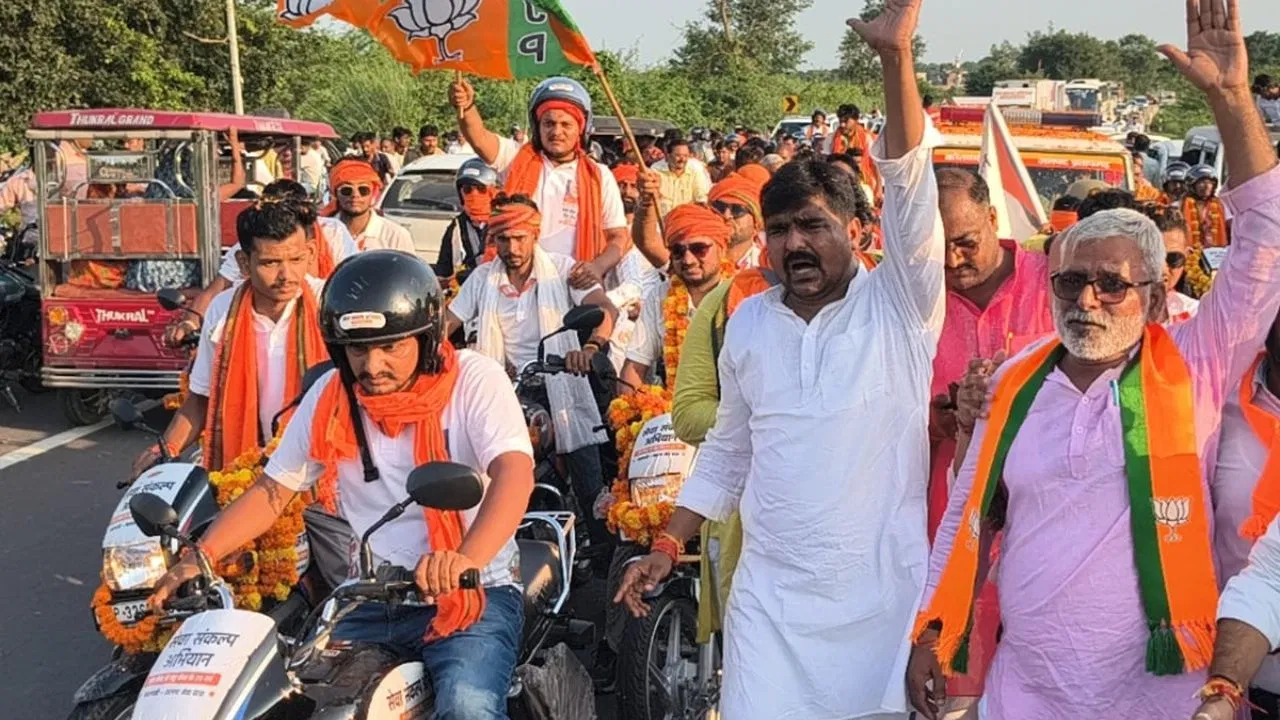 बहराइच में वड़नगर-वाराणसी सेवा संकल्प यात्रा का भव्य स्वागत, सुहेलदेव स्मारक पर वृक्षारोपण