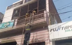 बागपत के खेकड़ा में दुकान‑मकान में भीषण आग, मां‑बेटी की मौत, बेटे को गंभीर जलन