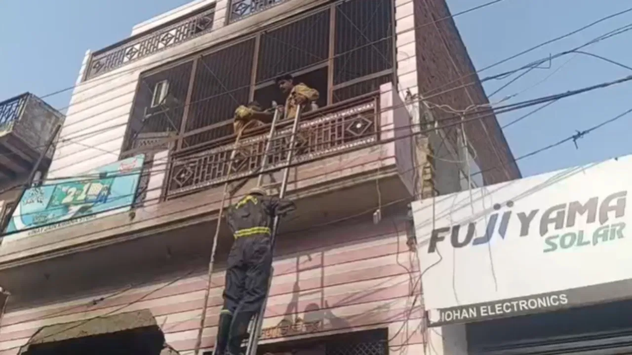 बागपत के खेकड़ा में दुकान‑मकान में भीषण आग, मां‑बेटी की मौत, बेटे को गंभीर जलन
