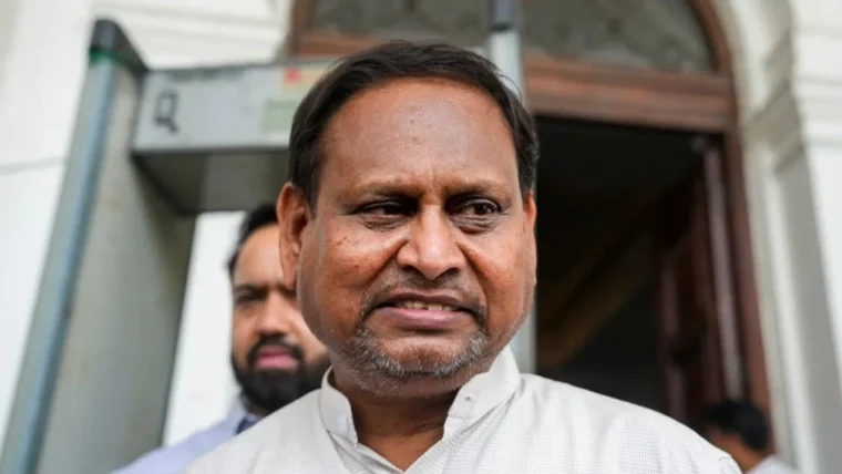 बाबरी मस्जिद के नींव रखने वाले हुमायूं कबीर ने राजनीति से संन्यास की घोषणा, रोते हुए वीडियो वायरल