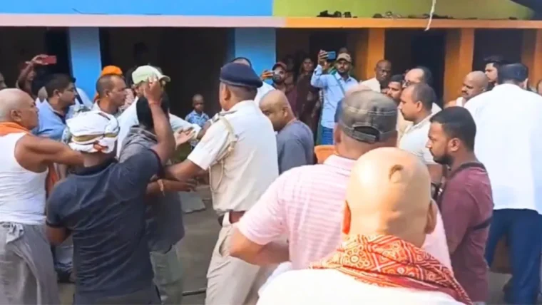 बिहार के वैशाली में दशकर्म के दौरान हिंसक झड़प, JDU नेता घायल, पुलिस ने बढ़ाई तैनाती