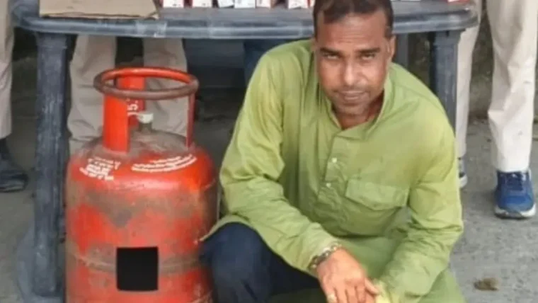बिहार में शराब तस्करी का नया तरीका: गैस सिलेंडर में 127 बोतलें बरामद
