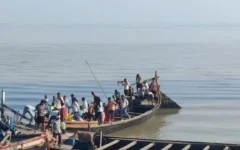 बेगूसराय में गंगा नदी में नौका पलटने से दो मजदूर लापता, चार घायल