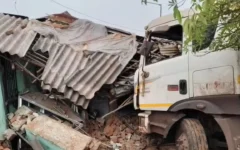 बोकारो में ट्रेलर ने होटल में घुसकर 2 लोगों की मौत, 4 घायल