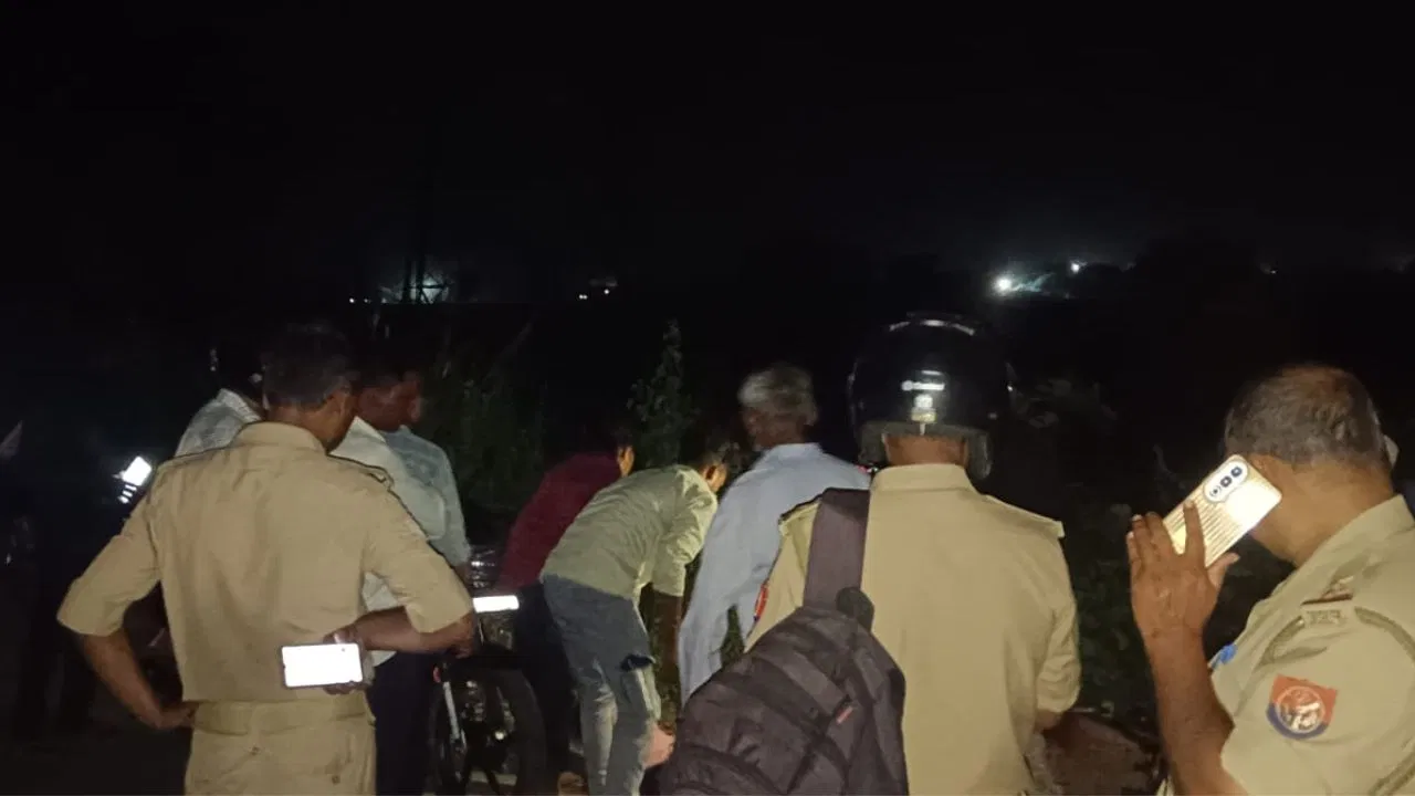 मिर्जापुर में भीषण सड़क हादसा: अज्ञात वाहन की टक्कर से दो युवकों की मौत, एक गंभीर घायल